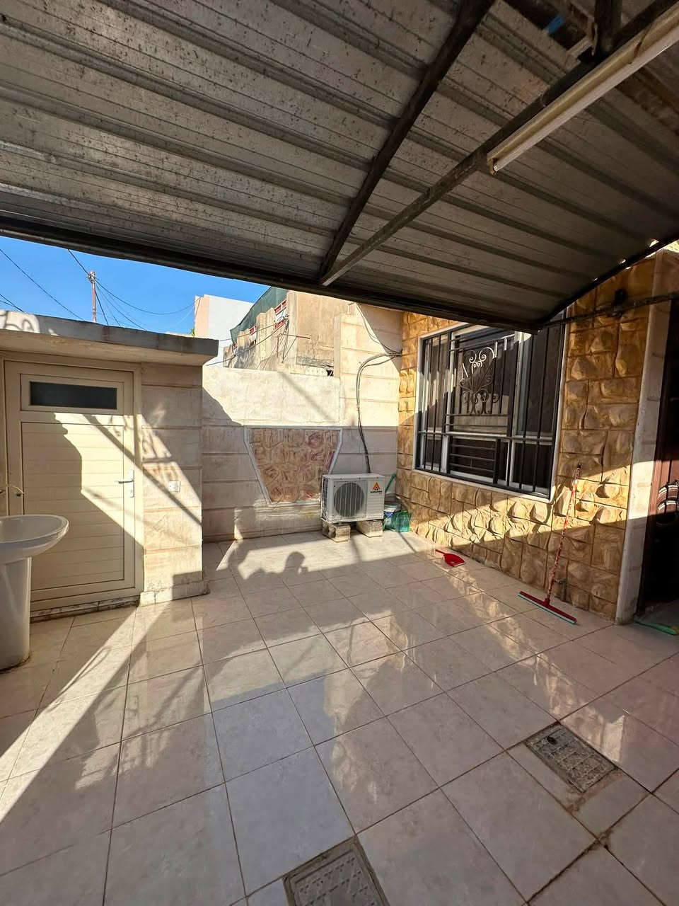 مشتمل للبيع 120م ((واجهه 6ونزال20)) في تولةفروش وره اسواق (سوفار) 
🏠طابو صرف 
🏠🏠طابق واحد (غرفتين نوم واستقبال ومطبخ وهول وصحيات خارج وداخل البيت وبيتونه)
🏡🏡سعره 75مليون وبي مجال 
***********
