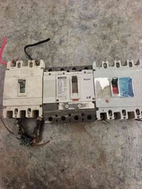 عندي قواطع كهربائيه مستخدمه البيع  الستفسار اتصال ع هذه رقم 0781953683...