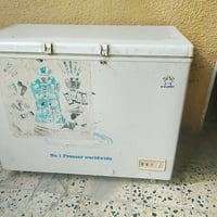 مجمده للبيع شغاله كلشي مابيها السعر 100   واتساب 07710408209