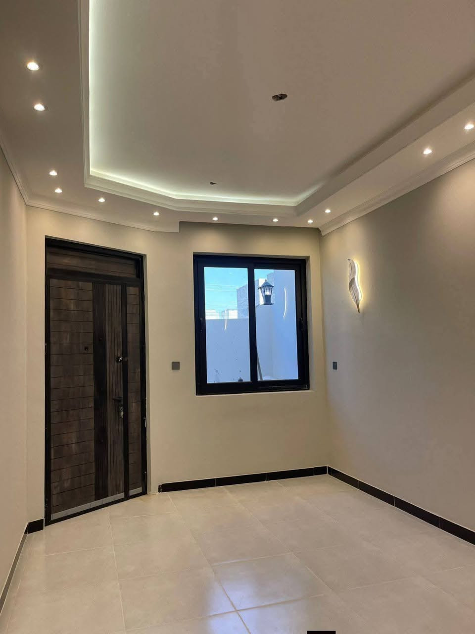 بسم الله ماشاءالله 
 🏠#دار_للبيع   100متر واجهيه 6،25متر نزال 16متر
  طابقين   بناء حديث وتصميم متكامل ✨️
يحتوي البيت. ع[3غرف نوم -استقبال -صحيات عدد 2- صالة- ومطبخ] البيت شغل درجة اولى 
مع الخدمات[ماي-كهرباء-تبليط]✨️
🔴ملاحضه البيت جاهز للسكن 🔑
⬅️نوع العقار  طابو زراعي سند 25 اقرار محكمه 
⬅️العنوان #بغداد_الدوره_البوعيثه   
       مجمع السلطان الاول 
🔴للاستفسار  خاص او الاتصال ع  الرقم 
☎️***********
☎️***********
☎️***********
