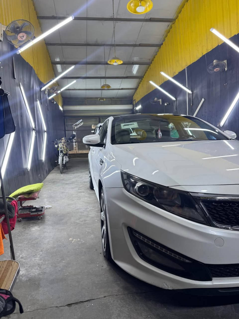 السلام عليكم كيا اوبتما موديل 2012 رقم بابل السياره مكفوله من الصبغ والتبديل حتى الدعاميات السياره فول موصفات بصمه بنوراما حساس خلفي او شاشه او كامره شفتات استيرين تبريد خلفي لد او كشاف مكينه 2000 تخم تاير او حداديه ومكينه او كير خير من الله مري شفط ب132 او بيه مجال بسيط ***********مكاني حله شارع 60 حلة, بابل
