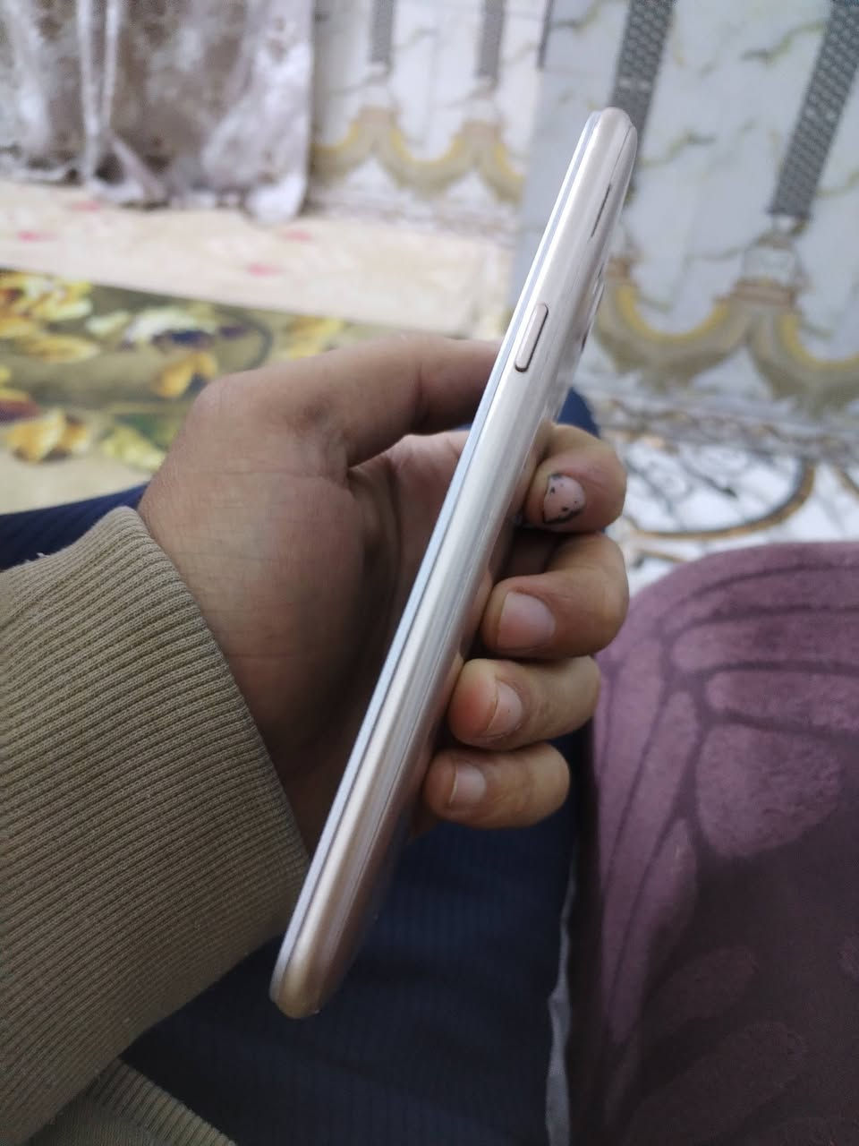 السلام عليكم جهاز نوع جي7 جهاز جديد جدآ مابيه اي عطل اريده 45 بيه مجال بسيط *********** مكاني وره سيطره الشعب
