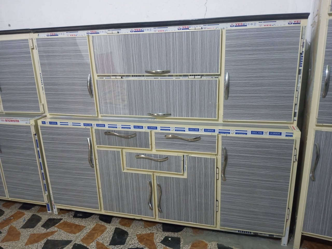 يا رزاق للبيع السعر 850 استخدام قليل تسكام الثقيل ويه السنك يصير خمس أمتار أو نص ست  قطع بس السنك مرمر الشراي يراسني خاص ادزله الفيديو والعنوان ***********
