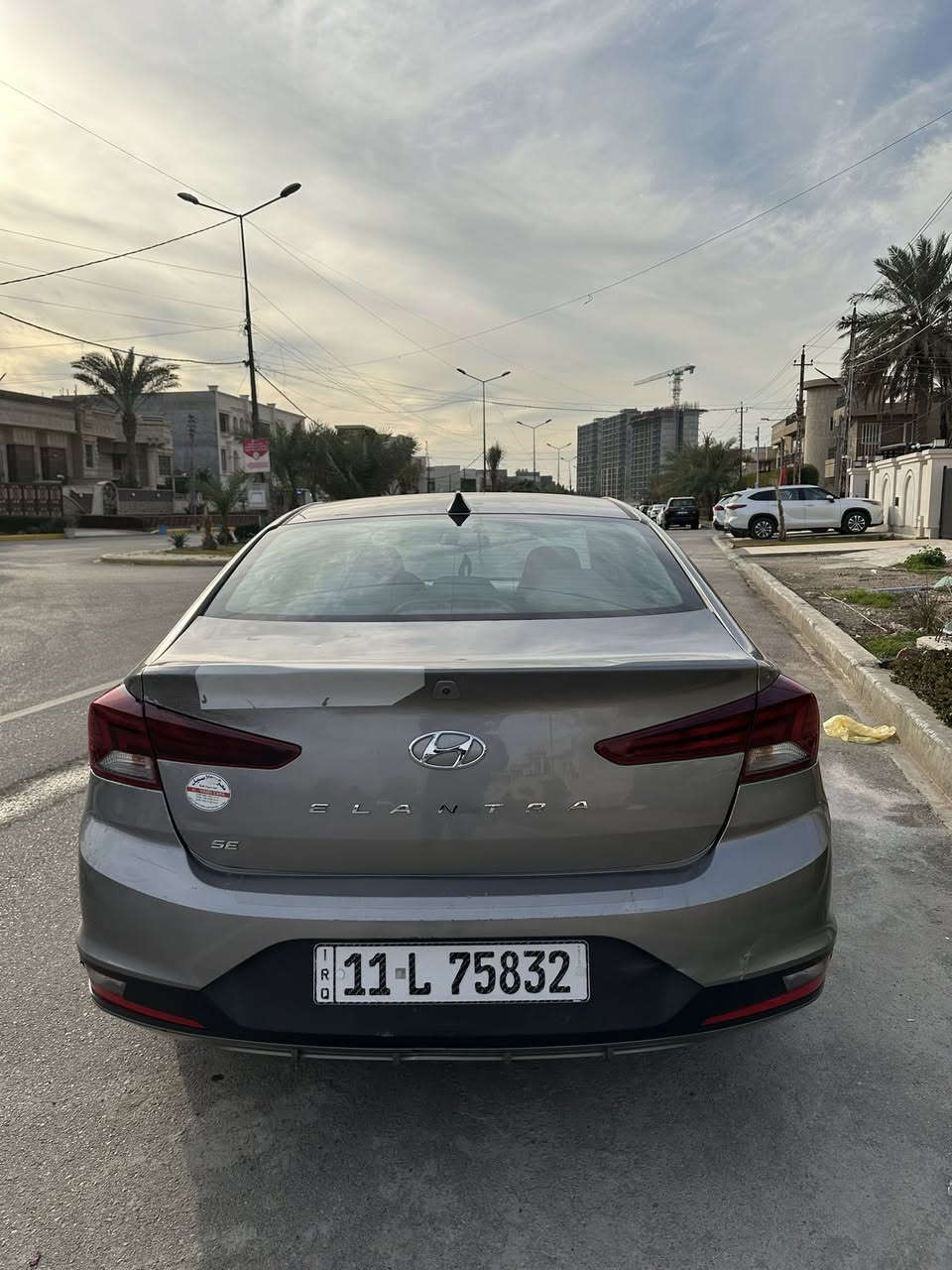 السلام عليكم 
النترا 2020 امريكي 
حادثه بنيد ودعاميه فقط (بارد خفيف بلقبق جنطه)
ماشيه 60 مكينه كير تبريد كله جاهز 
رقم انكليزي جديد هزه جديده 
المواصفات : تحكمات ستيرت 
شاشه كامره 
حساسات وقوف ذاتي 
كشنات مخمل 
وباقي لمواصفات عاديه صور حادث بلمنشور 
الموقع بغداد الحريه 
الرقم :*********** 
السعر :135 وبيهه مجال
