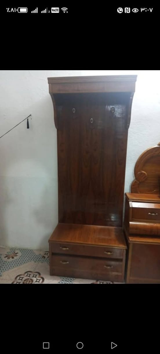 غرفه كامله ومابيه اي نقص حلوه ومرتبه سعر خاص رقم الهاتف ***********
