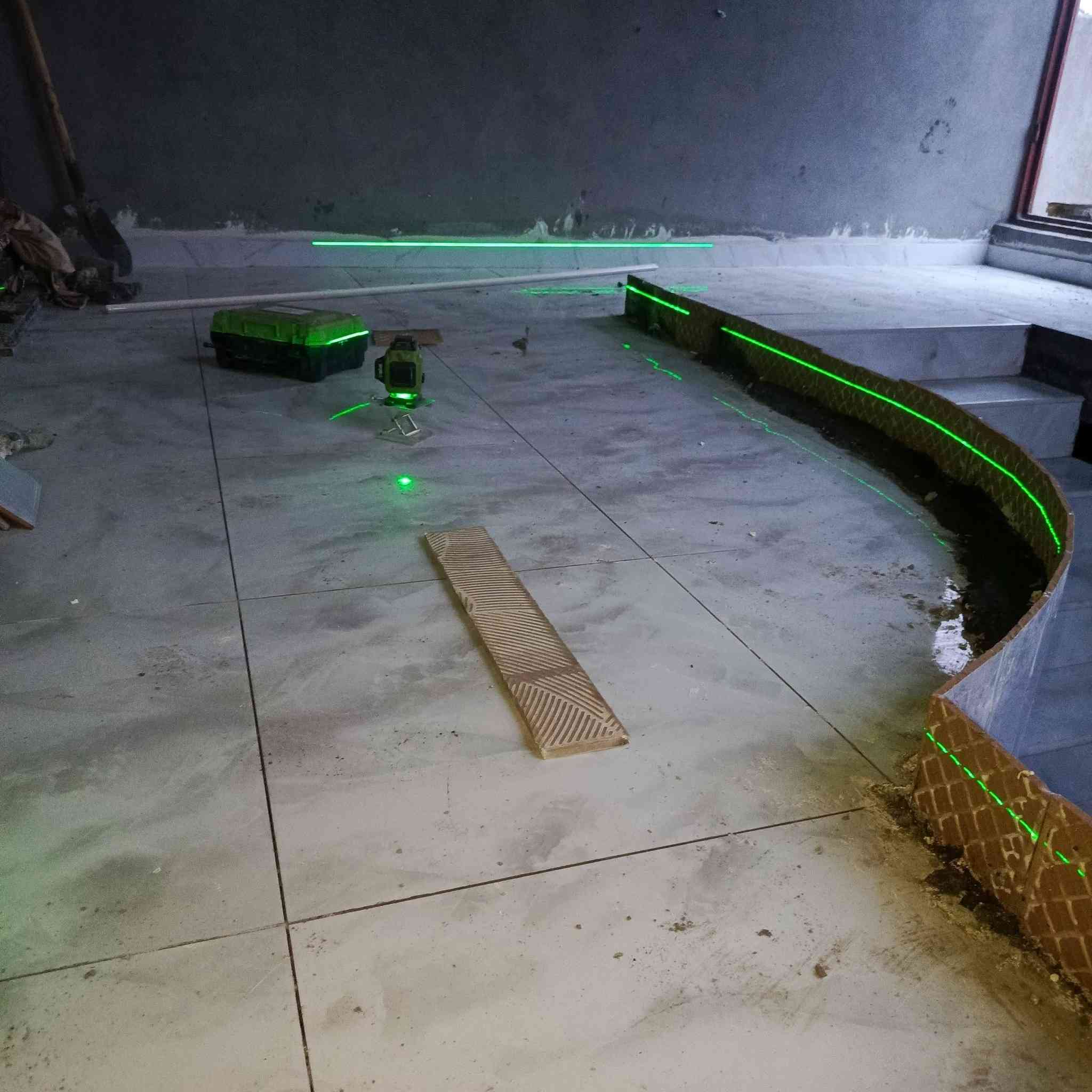 سلام عليك خلفة سيراميك متفرغ حالين جدار معةارضية  شرط تسليم مهندس ***********
