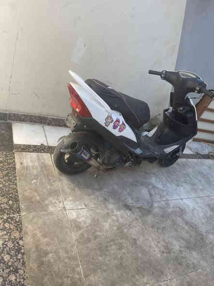 سلام عليكم دراجه للبيع كفاله عامه وين مايعجبك  افحص محرك ما مفتوح بلادي 49 كلجات رياضي شلعه اشك الكاع معدل طيران وين ميعجبك افحص ضمان 10ايام سعر خاص أو رقمي ***********
