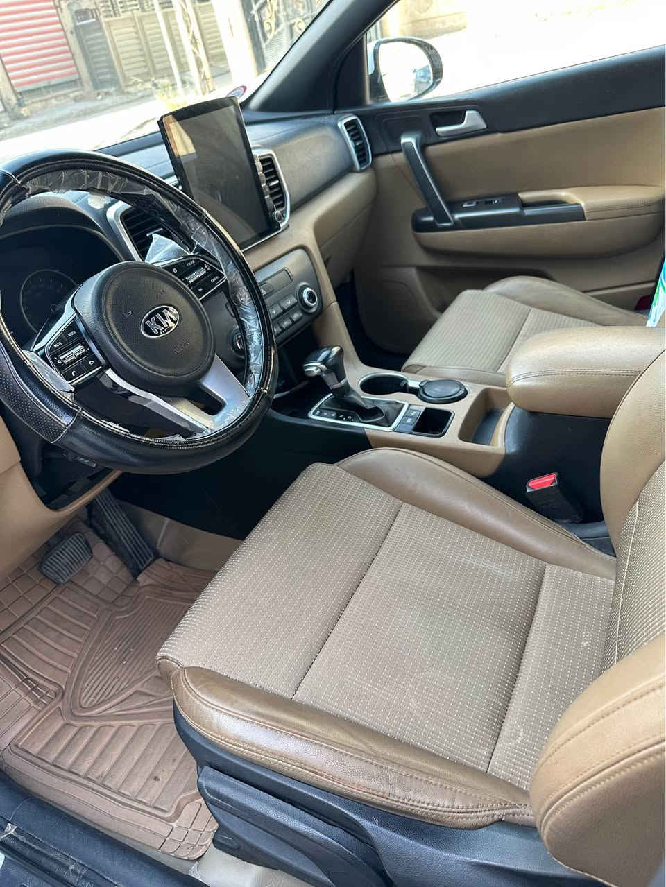 سلام عليكم 
للبيع كيا سبورتج 2019 خليجي ماشية 45 الف كم مكفولة من الحادث والصبغ والتبديل محرك كير تبريد كلشي بيها مكفول وبلادي وسونار منشور وية الصور سنوية لحد 2030 باسمي رقم بغداد انكليزي 
محرك 2000
السيارة (نص فول )
تحكمات ستيرن
داريف مود 
كشنات جلد 
مري شفط 
شاشة اندرويد 
كروس سرعة 
اوتو بارك 
وبعد هواي مواصفات 
العنوان بغداد حي الجهاد شارع الشارقة 
للاستفسار اكثر الاتصال على ‭0770 259 0316‬
السعر 210 وبيها مجال بغداد, العراق
