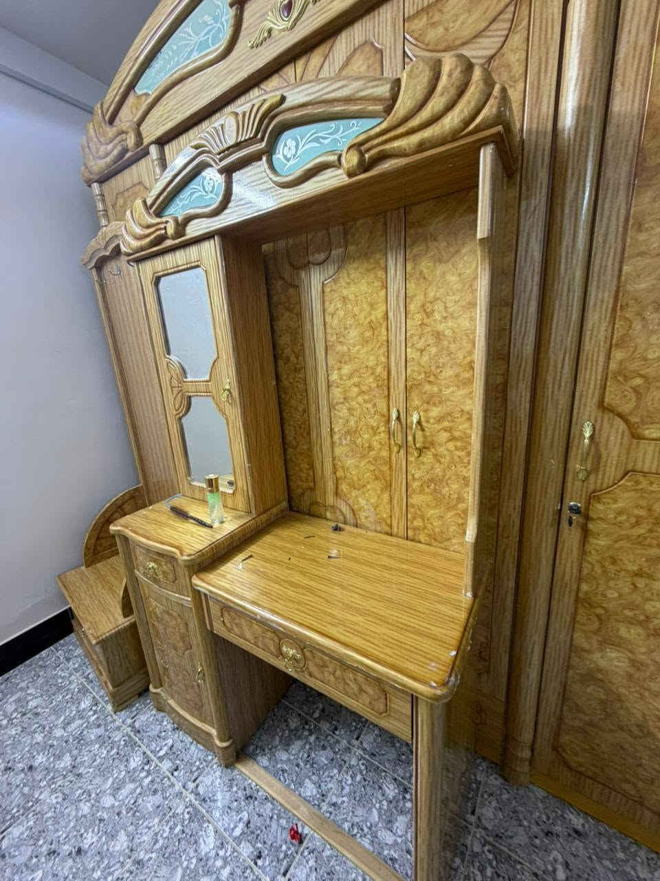 السلام عليكم هاي غرفه اخشاب ماليزيه السعر 250 وبيها مجال مكلف بالنشر للإستفسار عل الرقم***********
