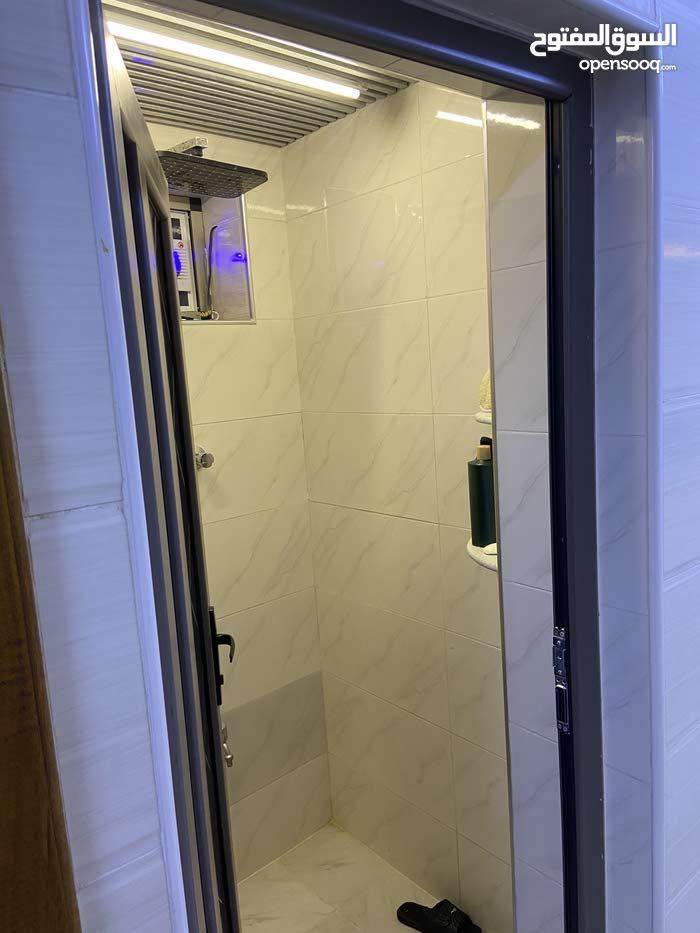 دار مساحته 75متر في حي اور 600 موقع مميز يحتوي على كراج واستقبال ومطبخ حار وبارد و4حمامات و3غرف يحتوي على ثلاث طوابق للاستفسار الاتصال على الرقم 
***********
