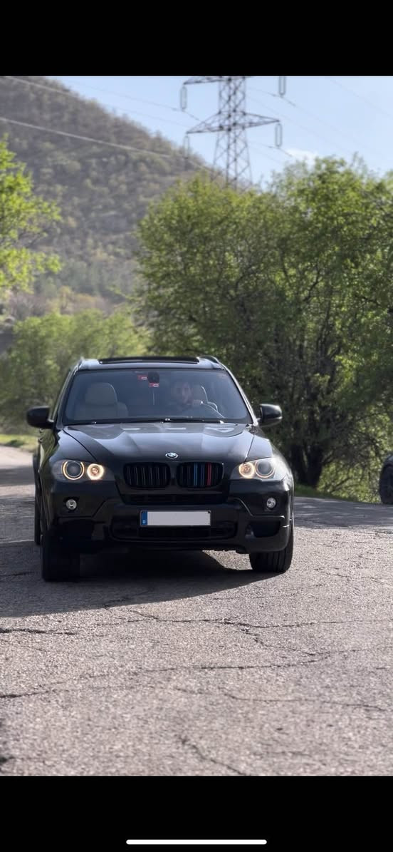 X5m دهوك ***********
فول مواصفات (بانواما 
، داتاشو 
، ٣ ريز كوشن
 ، تبريد مركزى 
، داخل جلد زه ر 
، كوشن هيتر و تبريد 
ويل ٢٠ دوو سايز + وايد بودى ستانده ر ، شريكه دهوك, العراق
