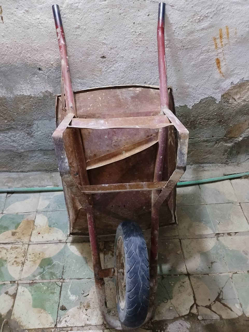للبيع مكانهن نجف حي الرحمه سعر مناسب رقم الموبايل ***********
