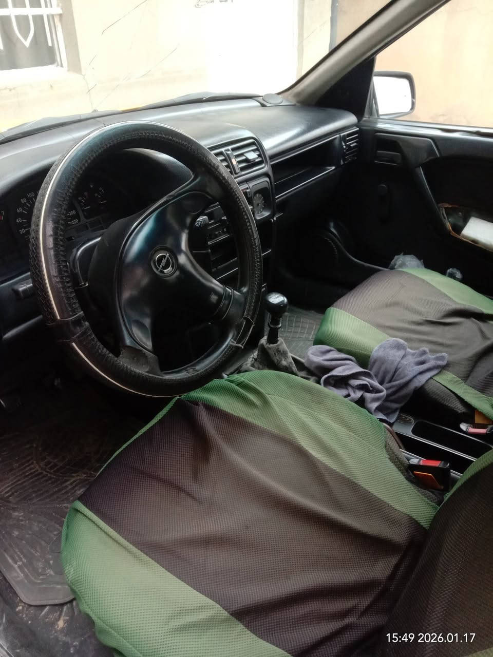 اوبل فكتره موديل93 حجم 18 كير عادي سنويه منتهيه سياره نضيفه وبيهه بطاقة بنزين السعر 40 وبيهه مجال ***********
