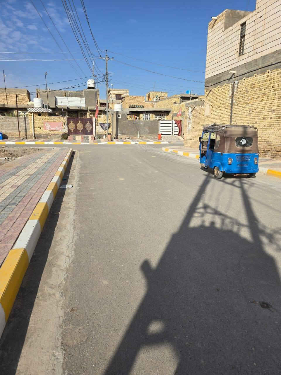 البيت للبيع مساحته 250
بيت متكون من غرف 2(6*4)
صاله(5*8)  استقبال(7*4)مطبخ(5*4)
 منور+ حمام داخلي + حمام خارجي 
موقع البيت //شارع أربعين قرب مكتب عادل حاشوش
السعر خاص 
الاستفسار الاتصال على هذا الرقم ***********
