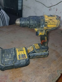 دريل ديولت للبيع اصلي البطارية هابطه الدريل شغال الشاحنة شغآلة علفحص ا...