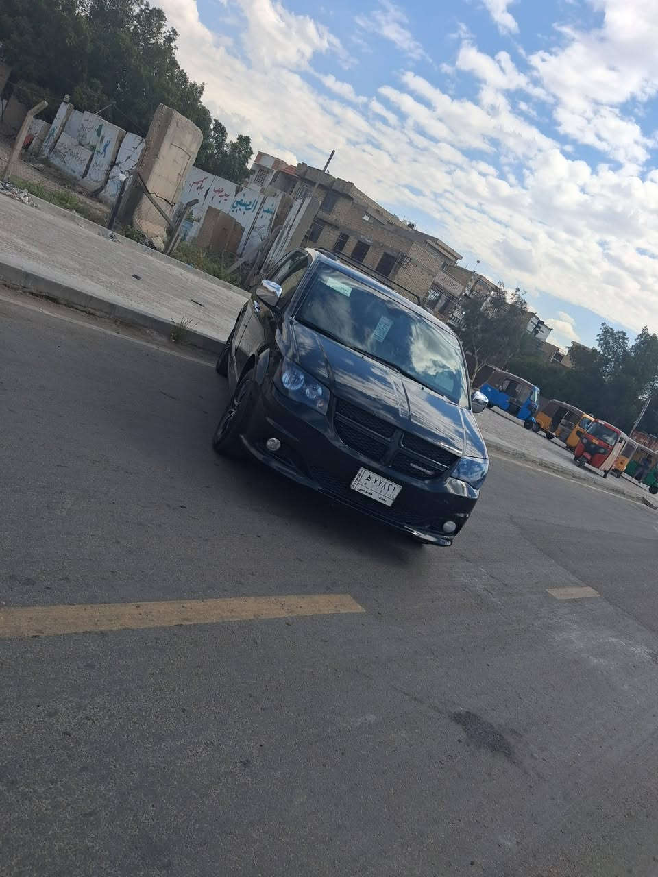 سلام عليكم دوج كرفان للبيع موديل 2018  رقم بغداد  فول مواصفات ترحيب أبواب كهرباء كشنات كهرباي  حادثها أمريكي جاملغ وبنيد  فقط  باقي سياره مكفوله. من كير مكينه.  صدر امامي خلفي.  جديد.  تخم تاير. جديد يعني السياره جاهزه من كلشي. مكاني. بغداد.   السعر.     ١٥٥ وبيه مجال.  ***********  اني. مكلف بل نشر.
