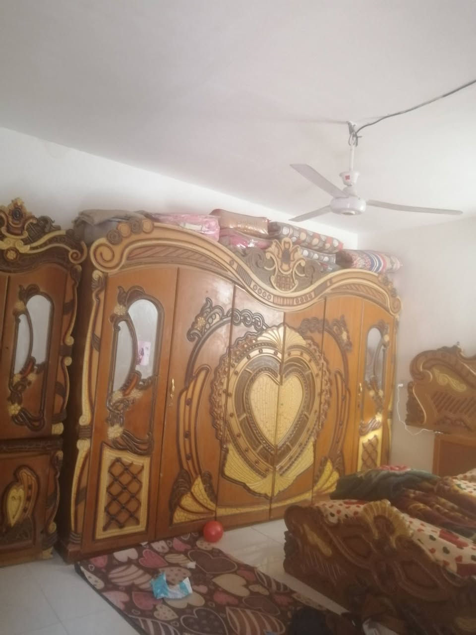 سلام عليكم. عندي بيت لبيع في حي السبل الفرع الأول قرب مولد  بهاء.    غرفتين. وصاله  ودوانيه     ع الشارع الرئيسي     سعره     ٤٠. مليون  وبيه مجال قليل. هذا رقمي     ***********
