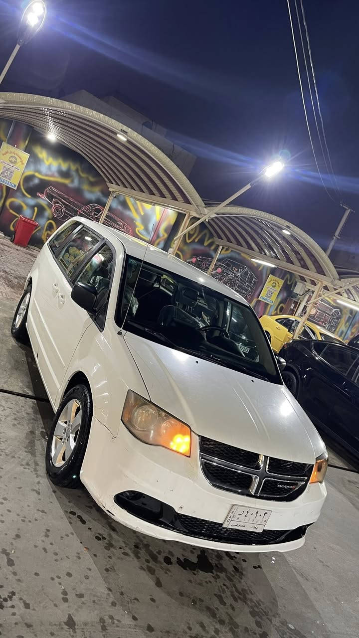 دوج كرفان للبيع 
2013 
ماشيه 110 
سياره حادثها طخه بسيطه بالجاملغ والصندوق 
ابواب ميكانيك 
3 قطع تبريد 
كشنات بلع منفصله
نظام اقتصادي ايكو 
السياره حداديه خلفيه جديده 
نقوصاتها 
حداديه اماميه غير جيده 
التبريد امانة ببداية الموسم مبدلين فرزيات امامي وخلفي بس يمكن الشغل مو مضبوط لان اشتغل اسبوعين ووراها فقد الغاز بعد مرح وشفته 
السعر 130 
الشراي يجي يشوف ويكلب ويدلل بيها مجال بسيط 

مكاني بغداد 
***********
