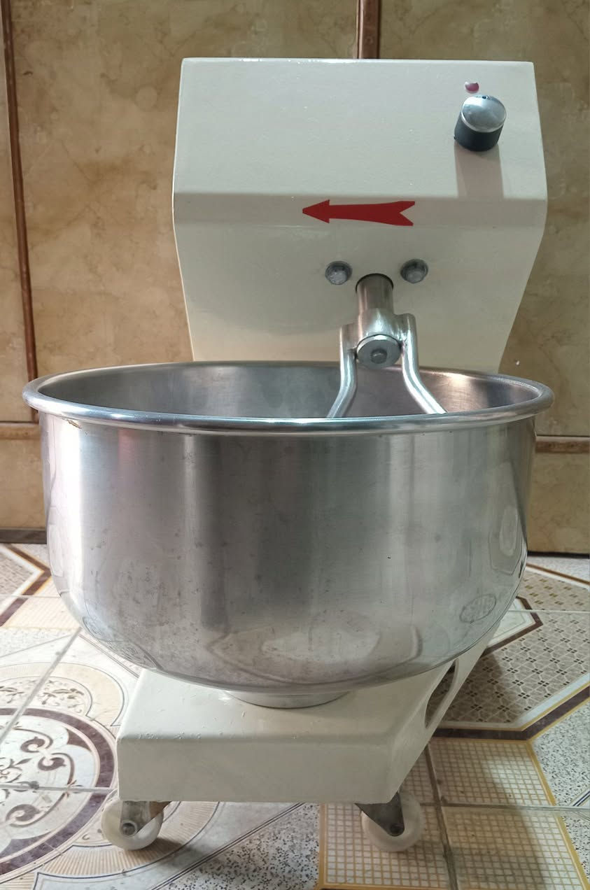 للبيع عجانه 10 كيلو صنع تركيا مكاني بغداد قرب الكاظمية السعر ٣٢٥
***********
