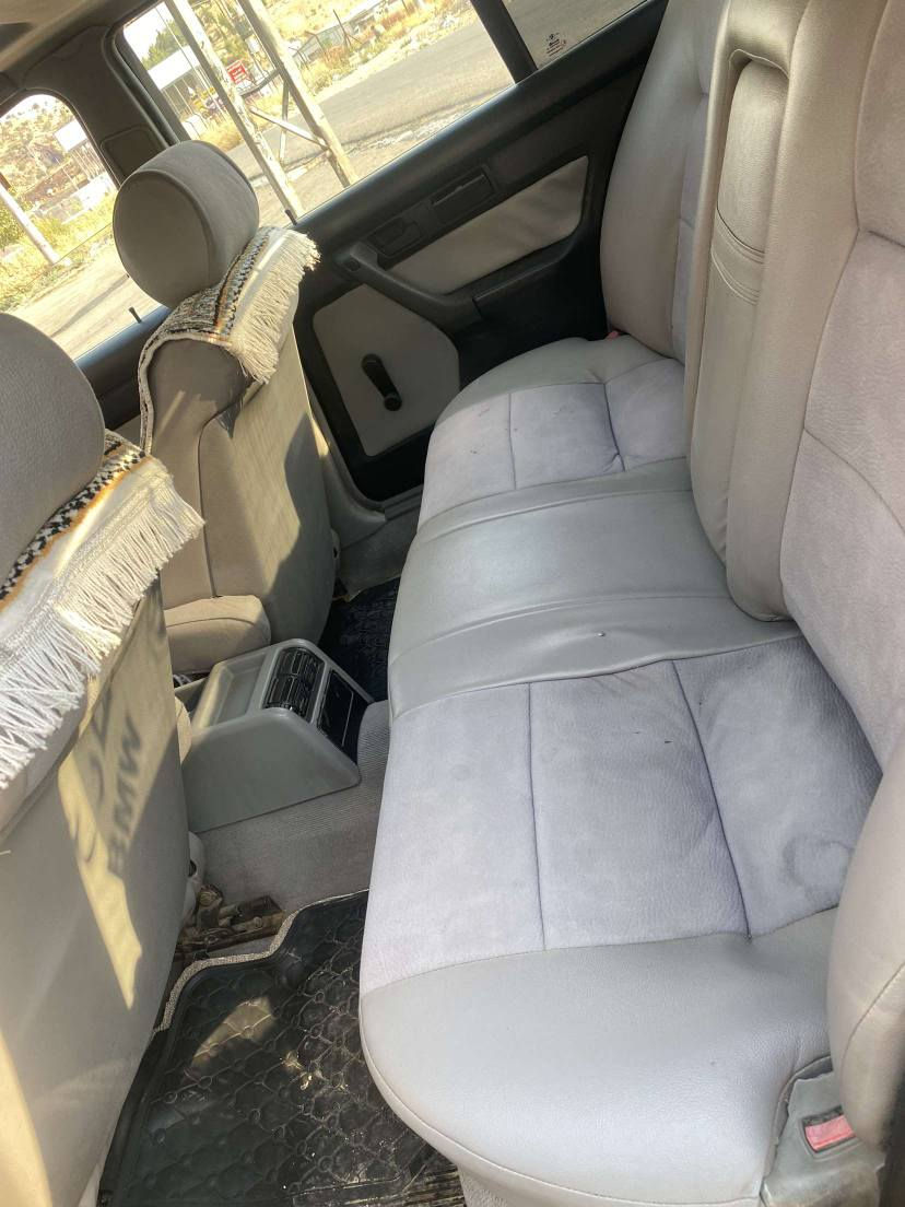 بیئێم 1991   ڕەنگی نیلی سەیارەکە پێش و پشتی کەپسە توند و تۆلە بێ مەسروفە زۆر خاوێن مایتەوە  گێڕ عادیە سلایتە دو جام کارەبایە  تەبریدی سارد و گەرم ئیش دەکا بەشەرت  تعدیث سورعەیە  بەنجبەت سبوغی عیزامە لۆ جوانی   سەیارەکە مەکینەی520ە گێڕ و مەکینەی  بەشەرت بە نجبەت سعری  60وەرەقە و مەجالیشی تێدایە 
***********
*********** أربيل, العراق
