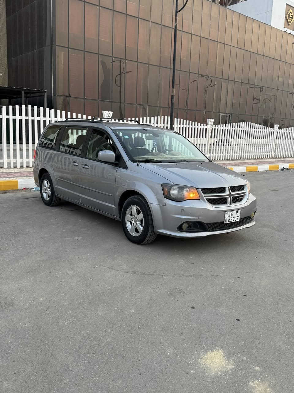 دوج كرفان فئة كرو بدون فتحه
موديل 2013
رقم بصره دولي بسمي شخصيا
7 راكب 
كشن منفصل سياحي
كشن كهرباء
كروز سرعه 
تبريد 3 قطع 
تشغيل عن بعد
شاشه اعطال
فتح وغلق الابواب بالبصمه 
نظام ايكو 
نظام مانع انزلاق 
ابواب كهرباء 
جنطة كهرباء 
شاشه جديده اندرويد
محرك 3.6 
اللون رصاصي 
كير محرك حداديه كهربائيات تبريد راديترات مكفوله
السعر ١٢٨ بيها مجال بسيط
اتصال على الرقم 
مكان السياره الناصريه تقاطع الرايات
***********
