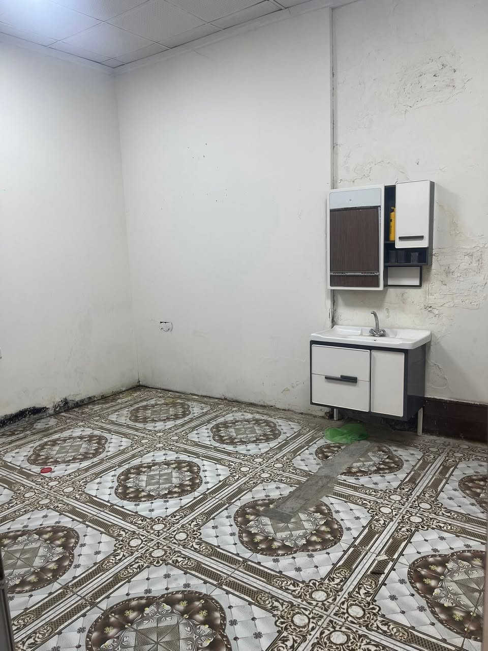 محل للايجار
الموقع الرمادي حي البكر مقابل النادي الملكي ومجاور مطعم هستريا يحتوي على ديكور وسقف ثانوي ومخزن وسبلت وجام خانة ومغسلة مساحة المحل 5 في 10للاستفسار اكثر اتصل بالرقم ***********
