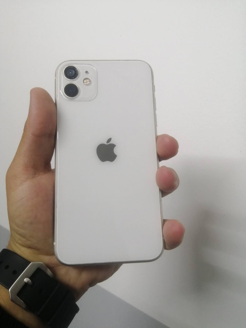 ايفوان ١١ برو لبيع جهاز جديد ذاكره ١٢٨
بطاريه بلاديه 74  

دبل سيم كارت  وأي فاي شغال 

كامرات دمعه تصويره 

فيس إيدي شغال.💥.    السعر 180 وبيه مجال ***********
