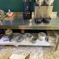 ميز المنيوم صناعي قوي جداً  استعمال فقط ٣ شهور  رايدة ب ٢٠٠  للتواصل 0...