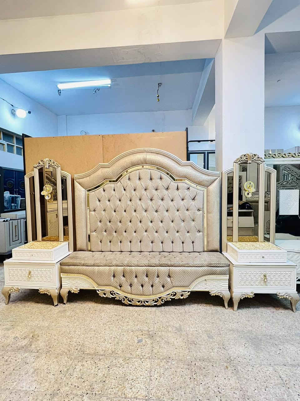 غرفه نوم تركي 🇹🇷🔥
9 قطع ملكية ميز تواليت داخلي 
كنتور زاويه كوالتي عالي سجج هايدروليك شازلون مخزن اناره ميز تواليت 🌞 صبغ حراري برغي وجوي حديد يده ذهبي حديد ضهر بلوك جام برونزي قماش وتر بروف خشب ثقيل سعر جديد 3 مليون سعر الحالي مليون و 700 بيهه مجال 
مع شد ونقل مجاني داخل بغداد 🧑‍🔧🚛 نضافة 90 💯 ((محافظات ب كروه رمزية))


**إذا كنت صاحب هذا الإعلان وتريد حذفه لأي سبب، رجاءا أرسل رسالة إلى الدعم الفني**