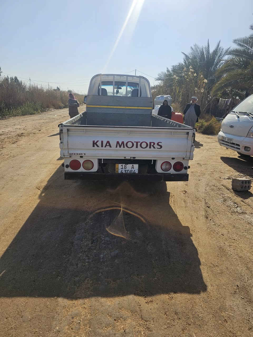 السلام عليكم كيا للبيع موديل 18 رقم بابل انجليزي وباسمي كير ومحرك مكفولات صدر حداديه تخم تاير باتري كله جديد تبريد تدفئه كله شغال بيها بارد بالباب العبري والباقي مقفول كفاله عامه  رقم صاحب السياره ابو علي ***********
