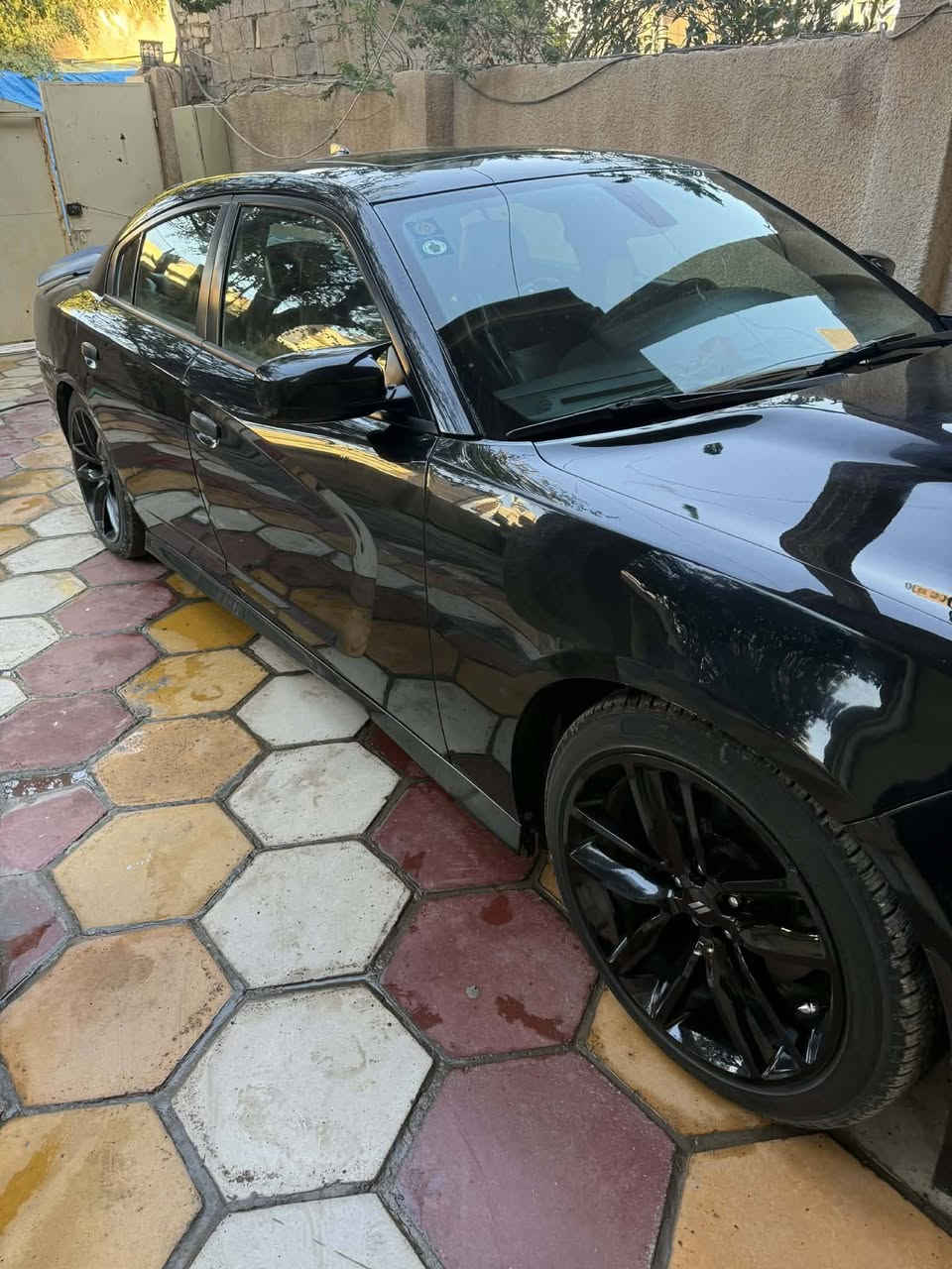 السلام عليكم  للبيع جارجرRt max  فتحه رقم بغداد مميز  السعر 189موديل 16 لون أسود ماشيه 115 مايل   بيه صبغ  بالجنطه تحت البك لايك فقط  حادث أمريكا ونص جامرلغ أمامي كلير  بجم كبس بدون لا دواخل ولا اي شي كله بلاد تخم تاير جديد ويلد كب حجم 20 غرفته جديده عقل مفتوح برمجه كامله كزوز بلادي ماملعوب بيه بس مفرغ الحجر.الي يحب الصوت بس يضيف دبات ماداخله استعراض أبدا العنوان صلاح الدين قضاء الدجيل للاستفسار الاتصال على ***********
