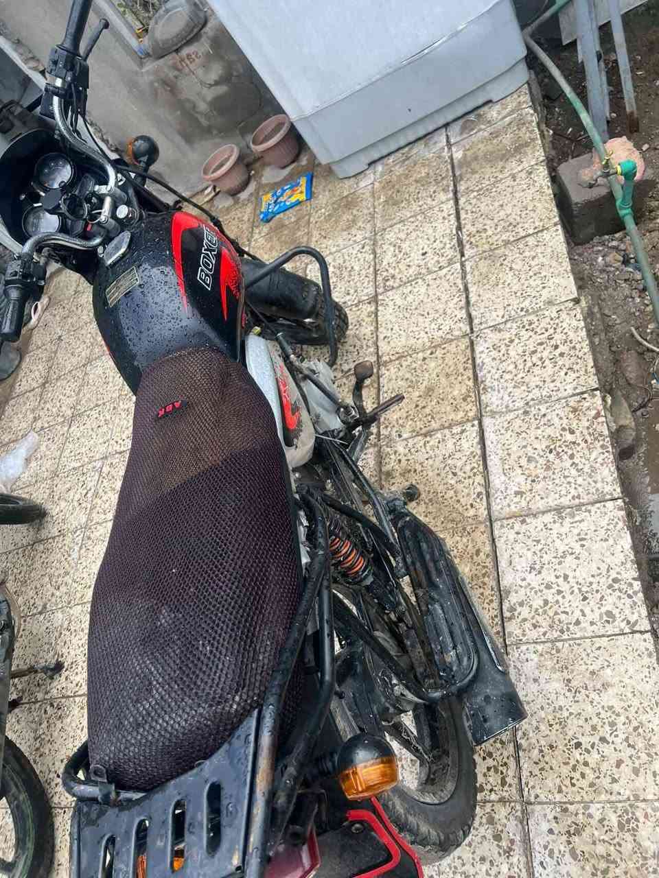 السلام عليكم بوكسر موديل ٢٠٢١ بيها نقوصات بسيطه بيها تبخير بدون صوت مكينه خرسه كهربائيات كامله اوراقها ضايعه مكفوله سرقه وعشاير السعر 575  وبيها مجال *********** مكان بغداد البياع
