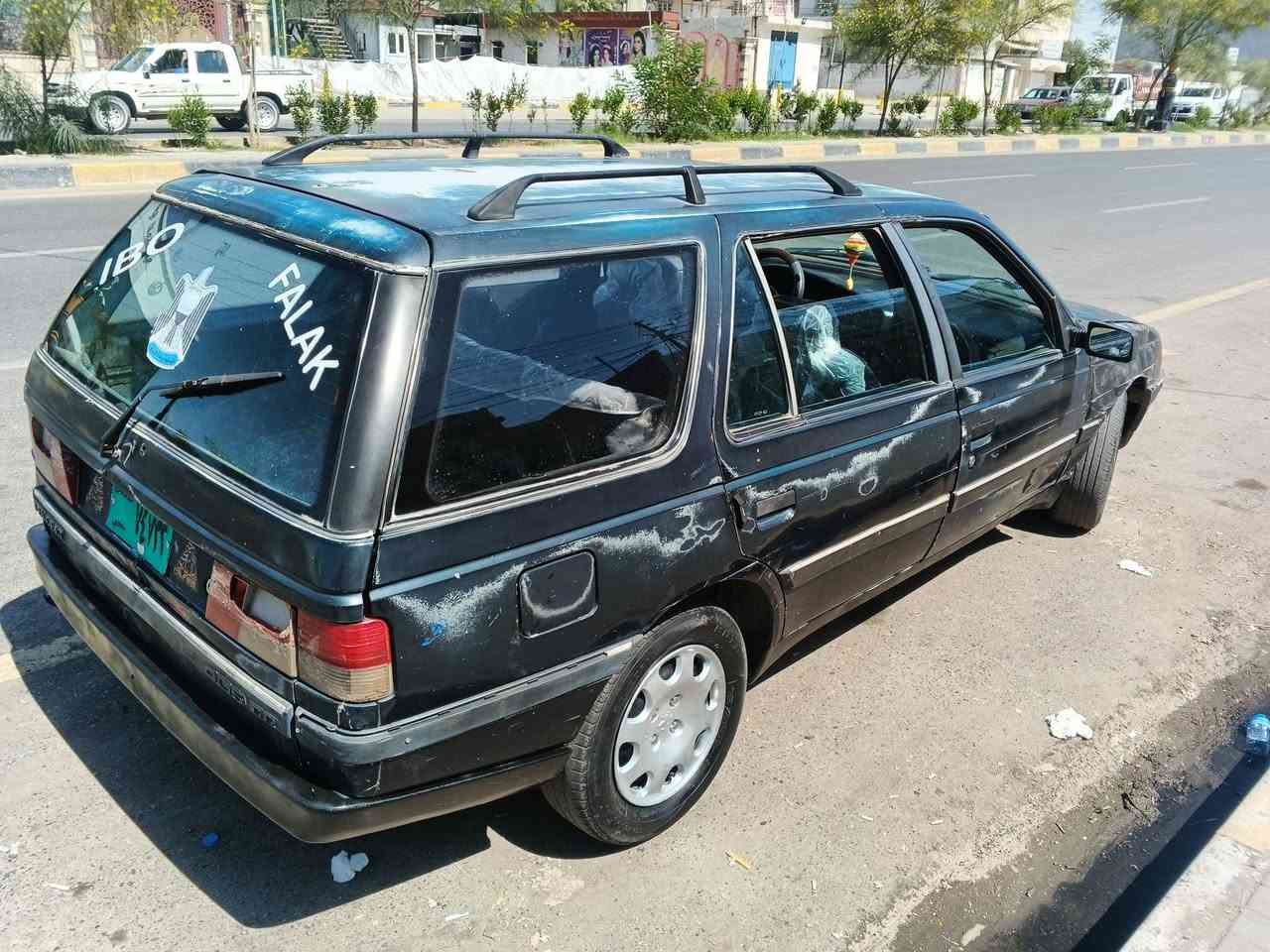 بيجو 405 مكينه بيها بدايه نفخ وايرمنيه شغاله سياره بدون صبغ بها تقحيم بيها تخيل كربون مال تخومه تعبان سياره شغاله شرط الوكاله.    ***********.     سعر 11
