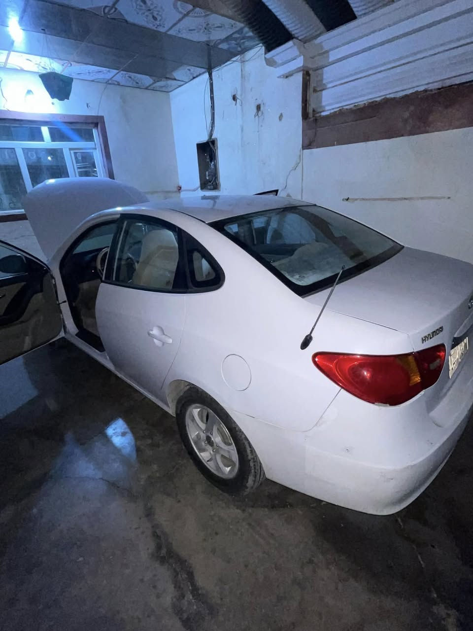 ألنترا 2011 رقم أربيل مكفوله من الصبغ بيها مكانين بارد الرقم ***********
