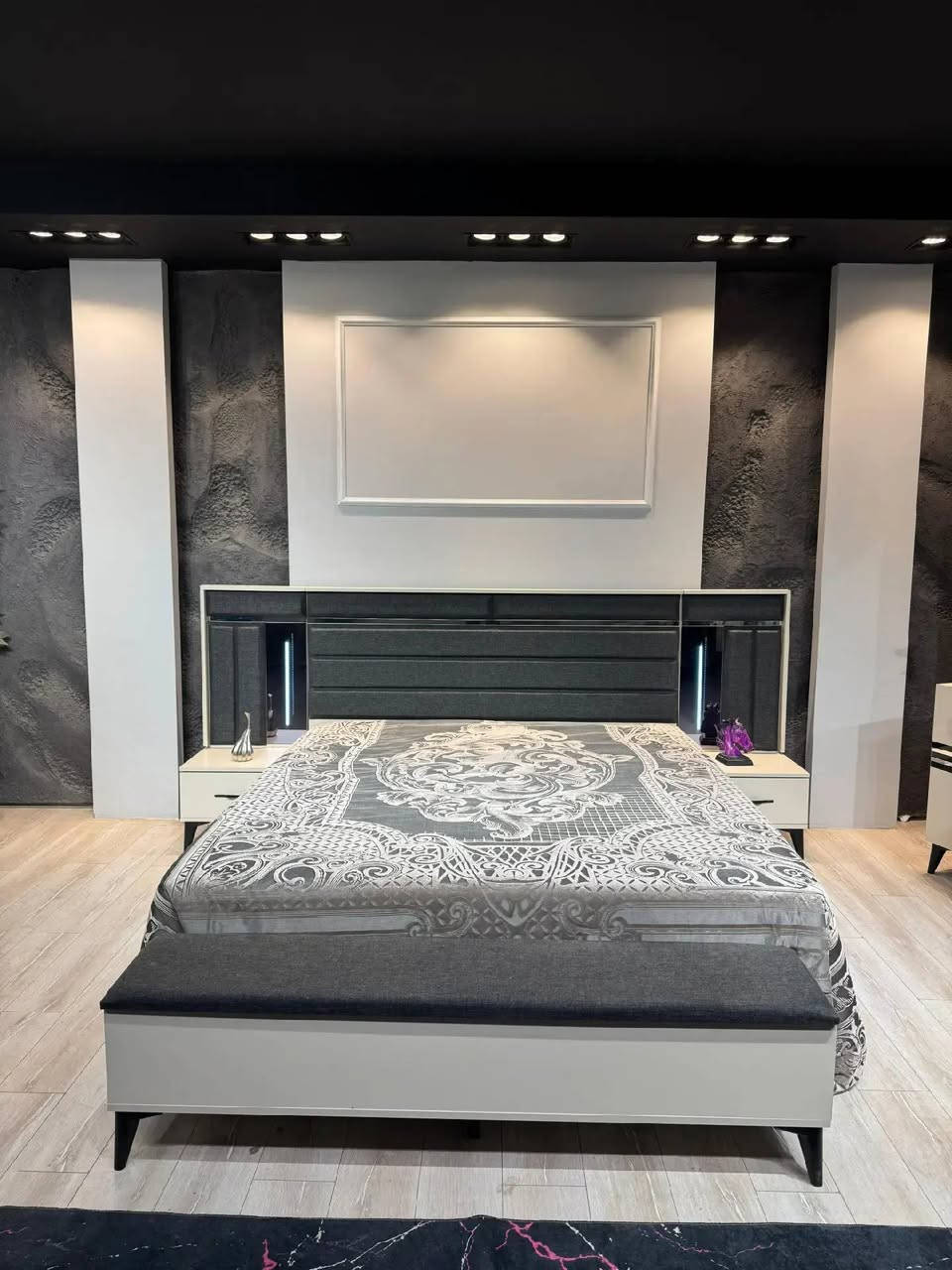 غرفه نوم تركي موديل رودز 1 🔻
▫️عشر قطع كنتور 8باب 
▫️سرير جك هيدروليكية 
▫️قياس كنتور 3 متر 
▪️برغي  حديد وقفل حديد 
▫️انارة لد كومديات 
▫️معمل الاصلي 
ظمان فتح وتركيب 10مرات متتالية 
للحجز مراسلة الصفحه او الرقم التالي 
***********
***********
#غرفة_نوم_تركيه 
#creatorsearchinsights 
#اثاث_منزلي_حديث_غرف_نوم 
#اكسبلور 
#غرف_نوم_مودرن
