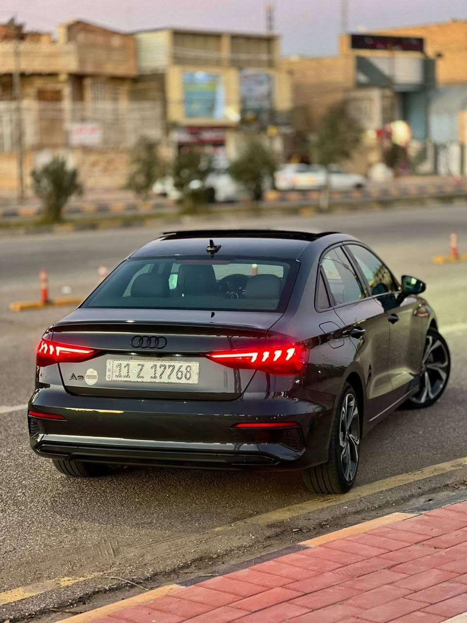 للبيع -  Audi A3 Premium Plus موديل 2023
محرك 2.0 تيربو – 4 سلندر - قوي و اقتصادي

اللون الخارجي: فيلي
اللون الداخلي: أسود
العداد: فقط (20,000 كم)

---

### ⭐ المواصفات ⭐:

* شاشة وسطية بنظام MMI
* عدادات رقمية Virtual Cockpit
* كاميرا خلفية عالية الدقة
* حساسات أمامية + خلفية + جانبية (محيطية)
* مانع اصطدام ذكي مع توقف ذاتي للحماية من الحوادث
* تحكم كامل بالستيرن متعدد الوظائف
* وضعيات قيادة متعددة
* إضاءة LED كاملة
* لايت ذكي (إضاءة متكيفة)
* فتحة بانوراما
* كراسي كهرباء مع هيتر (تدفئة)
* وباقي مواصفات الأودي المعروفة بالفخامة والثبات

---

### ✔️ الحالة ✔️:

* الحادث : قطعة واحدة فقط (بنيد)
* السيارة نظيفة من الداخل والخارج
* استخدام قليل جدًا
* رقم بغداد سنوية جديدة
---

### 💰 السعر 💰
($16,500 – 165 ورقة) وبيها مجال 

### 📞 للتواصل 📞
***********

صور الشاصي والحادث مرفقة بالمنشور
