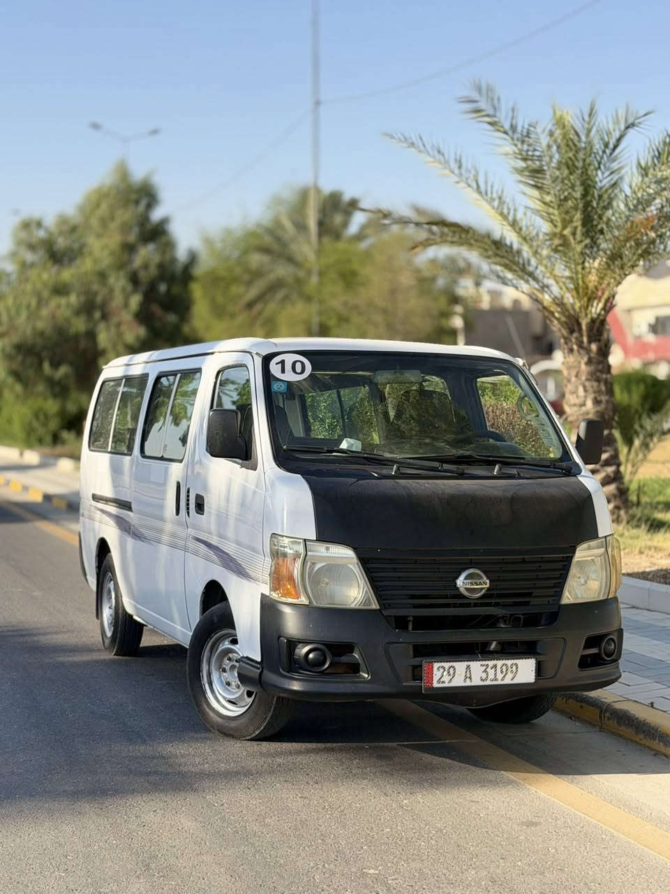نيسان  2010. سيارة جاهزة من كلشي تخم تاير جديد وتبريد  ثلج  وسنتر لوك بالريمونت تفتح وتقفل ومسجل ودمام 
والسيارة مثل متشوفه ونصبته ودوشما كاملة مكان بغداد 
لمعرفة السعر اتصل ***********
