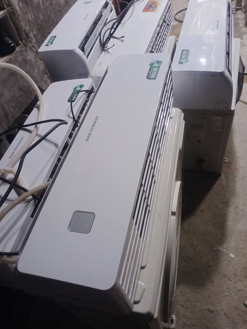 السلام عليكم سبالت للبيع شرط الفحص سبالت جدد والله مستخدمات ٣اشهر تدفئه وتبريد فول كله طن ونص شركه اورجنال سعر الواحد 270مكاني ال5كيلو ***********
