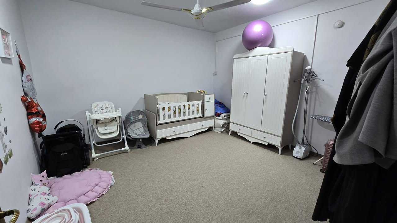 بيت ٢٠٠م مطلوب مصرف تنطي مقدمة باقي تسديد مصرف تغير الكفيل ٢غرف صاله استقبال مطبخ حديقة كراج قرب شارع المجمعات ***********
