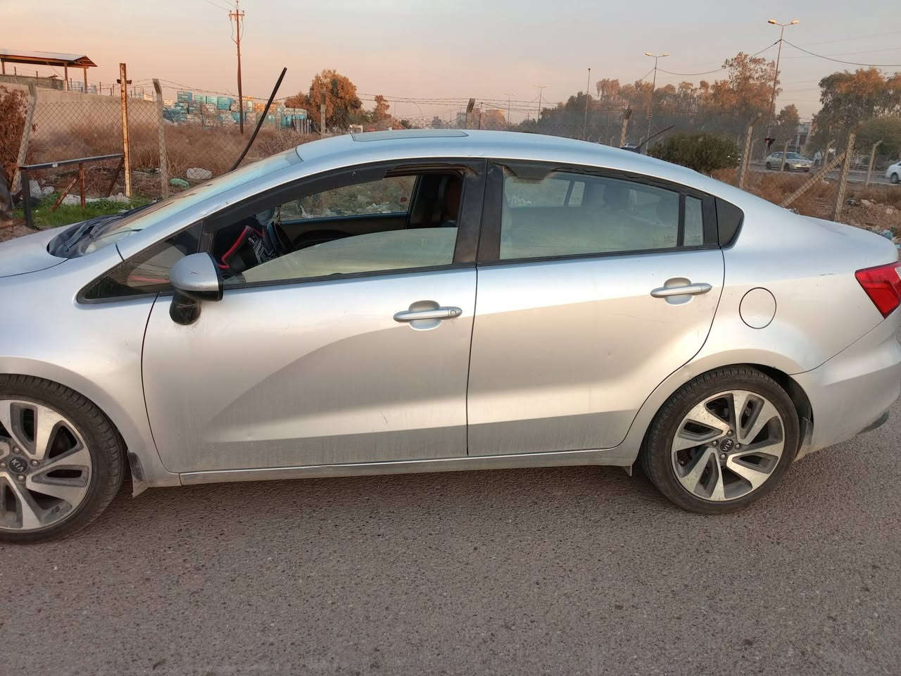 السلام عليكم عندي كيا ريو ٢٠١٧ وارد امريكي حادثهة بنيد وجاملغ وصبغ جاملغ خلفي محرك ١٦جيدي أي ماشية ٧٥ فول مواصفات رقمهة اربيل تريد تحويل أو وكالة بسم شركة وعندي وكالة مكان السيارة بغداد اليرموك حي الداخلية سعر السيارة ٩٠بيهة مجال بصيط هاذة رقمي ***********  ***********
