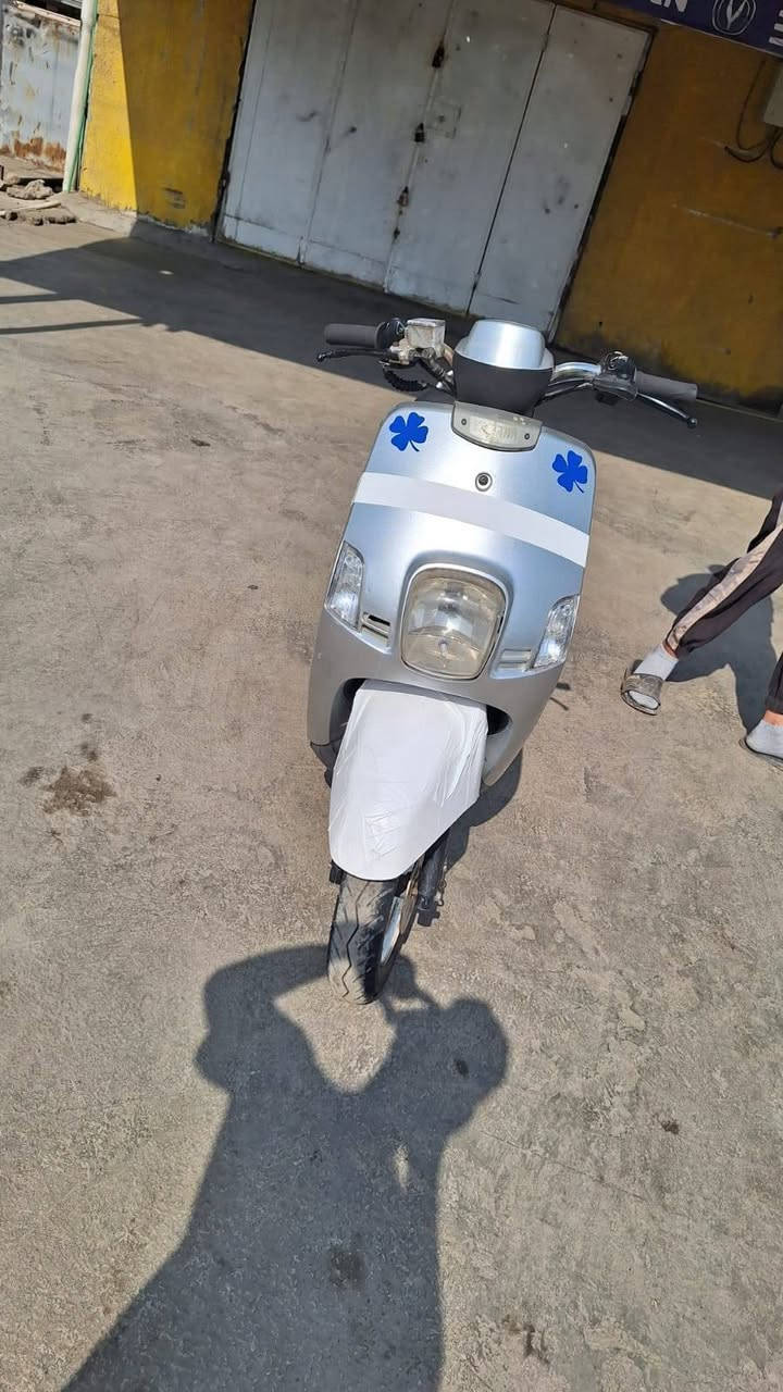 سلام عليكم دراجتين بوليس للبيع السوده نوزل كامله مابيها نقص سعرها700 وبيها مجال الرصاصيه كابريتر بيها نقص دشلي سلف مكينه مفتوح كور بس سعر450 وبيها مجال مكان بغداد الشرطة الخامسه رقمي ***********
