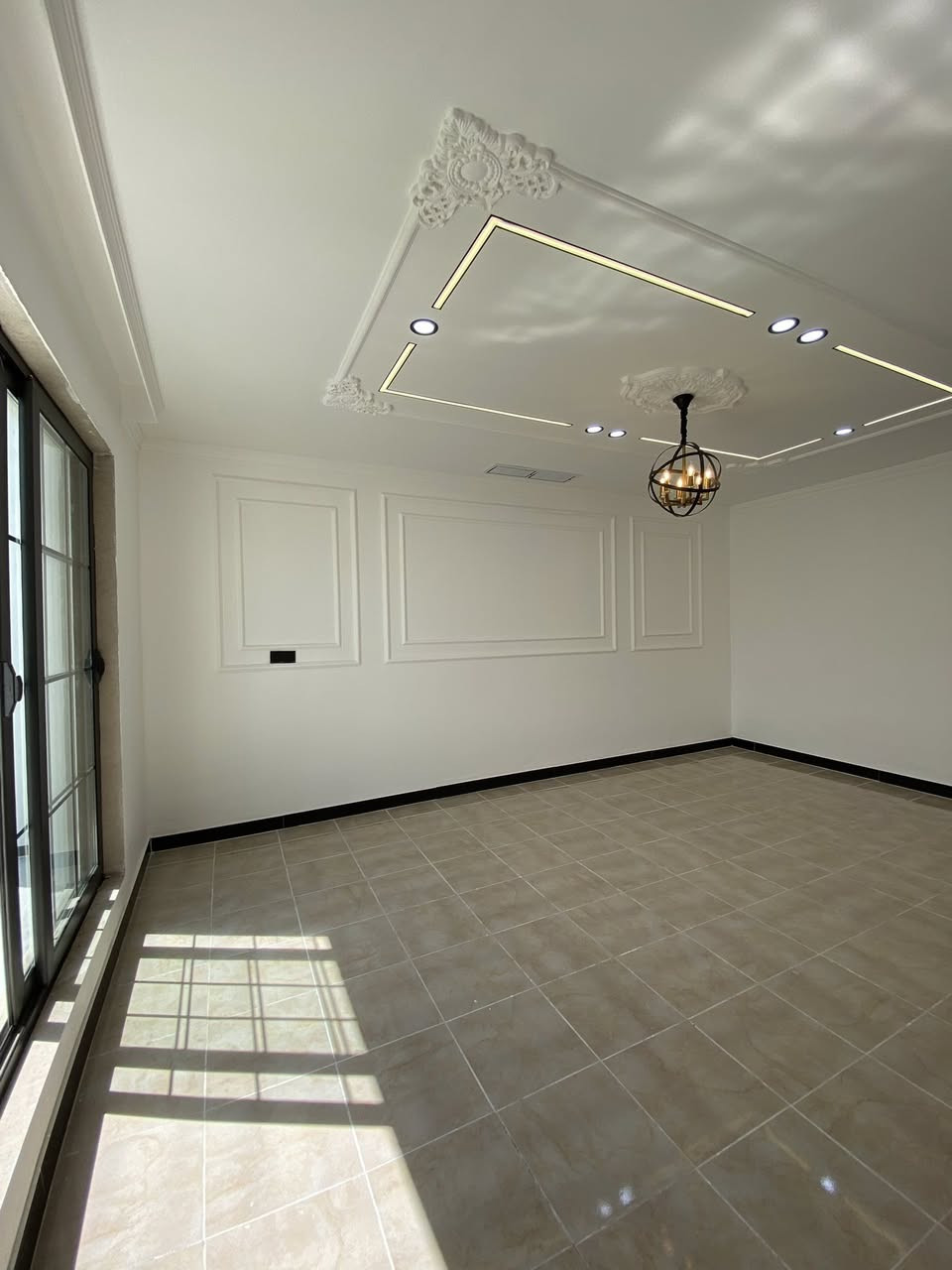 سند طابويسجل باسم أي عراقي 
أربيل  منزل للبيع زيرو في المهندسين  اندزياران
@ مساحة 200متر طابق ونص 
يتكون من 
3غرف نوم
استقبال  صالة مطبخ مجموعات صحية 
للتواصل. 
***********

***********
**********************
السعر 11دفترر و 50ورقة
