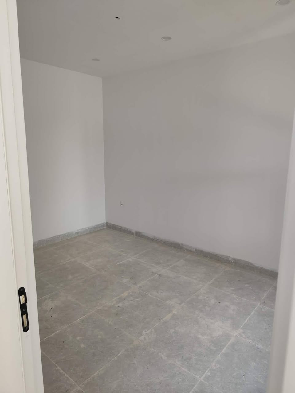 دار للبيع مجمع راسان ستي ركن 150متر جانبه شارع وحديقة سعر 275ورقه نقد يبقى عليه 330قسط
مشمول بل إسكان تكدر تسحب عليها قرض 
***********للمعلومات اكثر أتصل بل رقم
