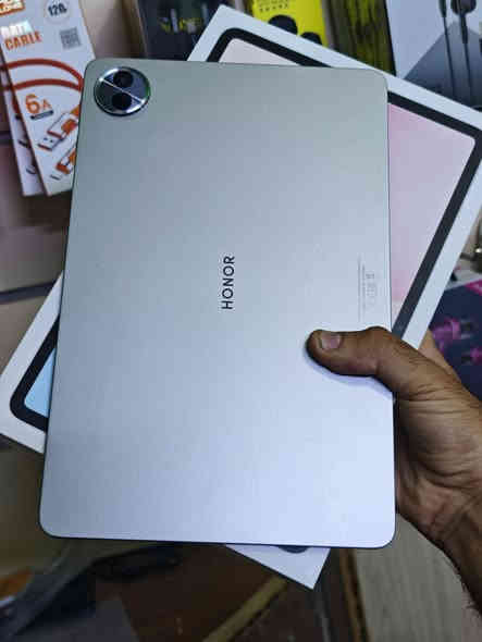 السلام عليكم هونر باد 10 نضيف كلش استعمال قليل ملحقاته كامله كارتونه وشاحنه وكيبورد مكان بغداد حي اور متواجد فيس واتصال *********** رايده 300 قفل بدون عمله جاي ينباع 350 سبب البيع محتاج فلوسه
