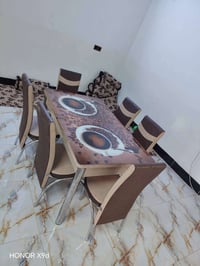 ميز ويا 6 كراسي • نظيف