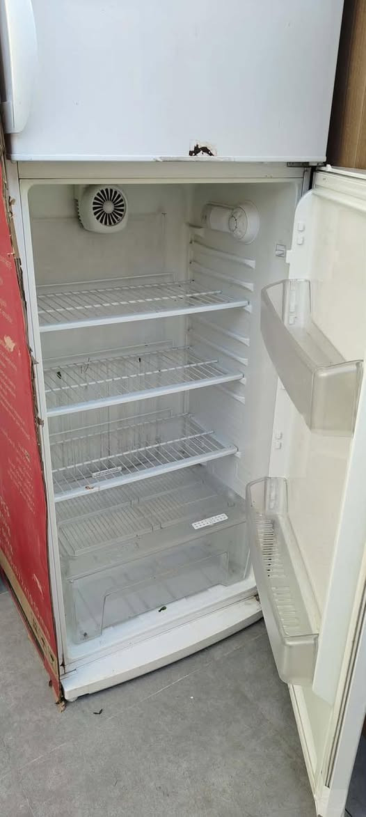 ثلاجه للبيع مكاني موصل استفسار خاص ***********
