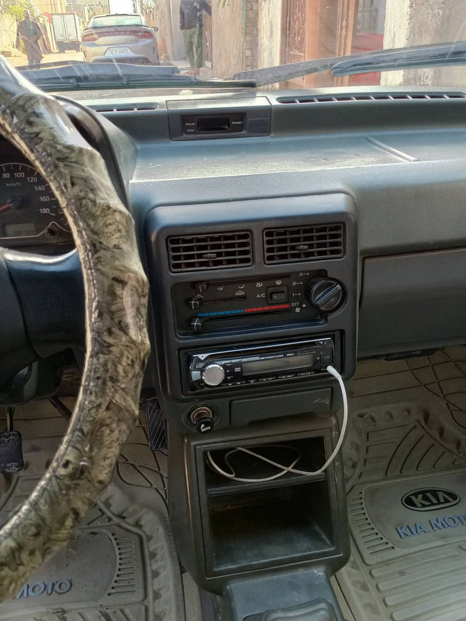 سايبة مديل 2009 سيارة رقم انكليزي سنويه 2030 سيارة شواصي بلادية مصفرة هيئة وغرامة غرفة دواخل نضيفة تحويل ثاني يوم ***********
