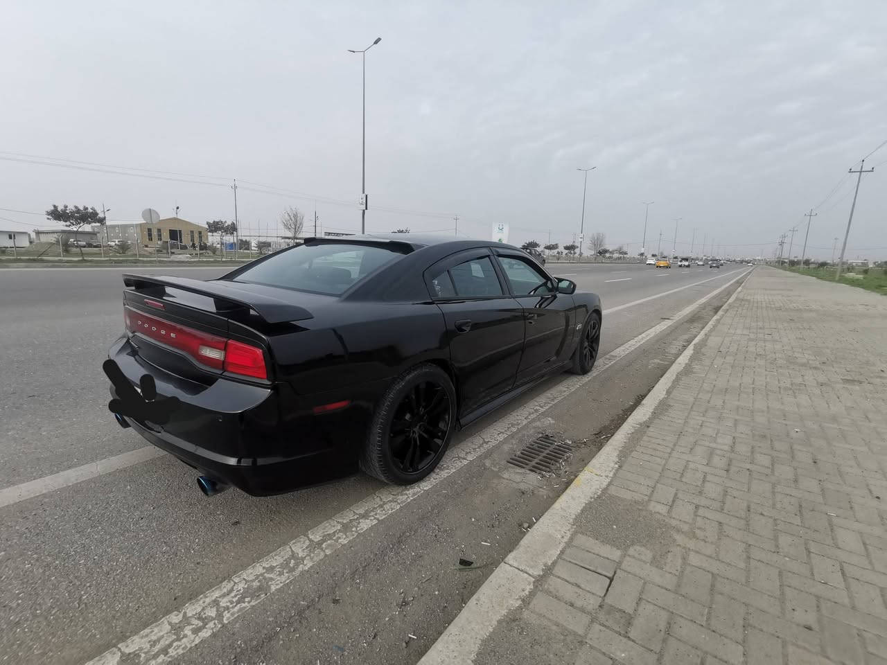 جارجر ٢٠١٢ رقم سليمانيه 
بيه جامرلغ وبنيد بدون دواخل محدث والسيارة كله محدثه srt وباسمي سنويه ورقم جديد 
سته سلندر
شاشه جبيره وتشغيل عن بعد وسستم صوت بيتس
***********
