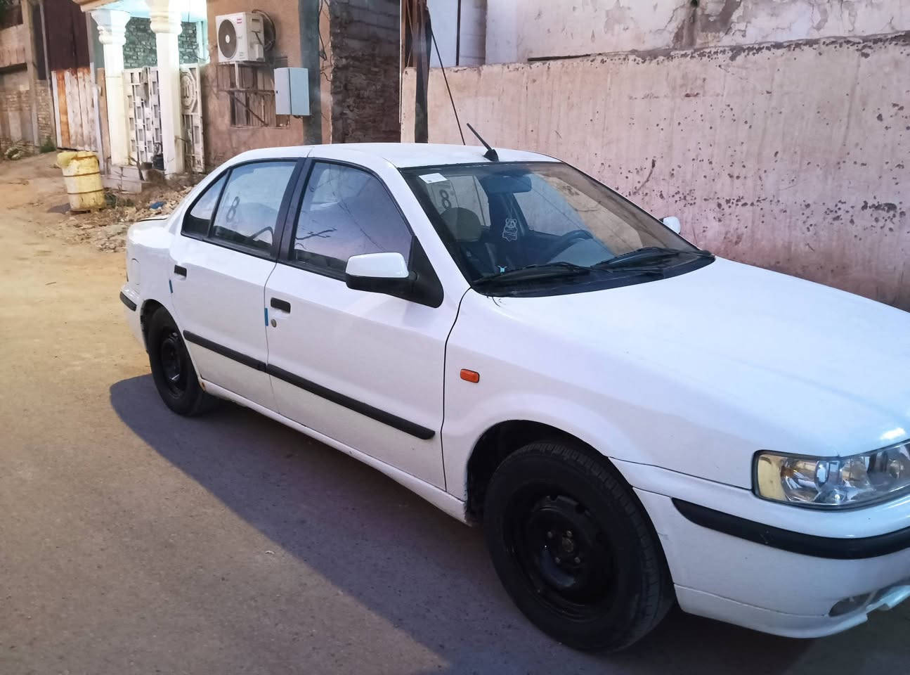 سمند موديل 2011 رقم بابل بسمي سنويه ساقطه  سياره عل ايدي من شركه كير محرك حداديه تخم تاير كهربائيات كله شغاله تبريد بي بوري طاك سياره كلش حلوه وترايه احلى بعد سعره 39وبيه مجال حك الجيه مكاني بل الحله سياره حلو بيه خياس بدوسه فقط بحافته دوسه ***********
