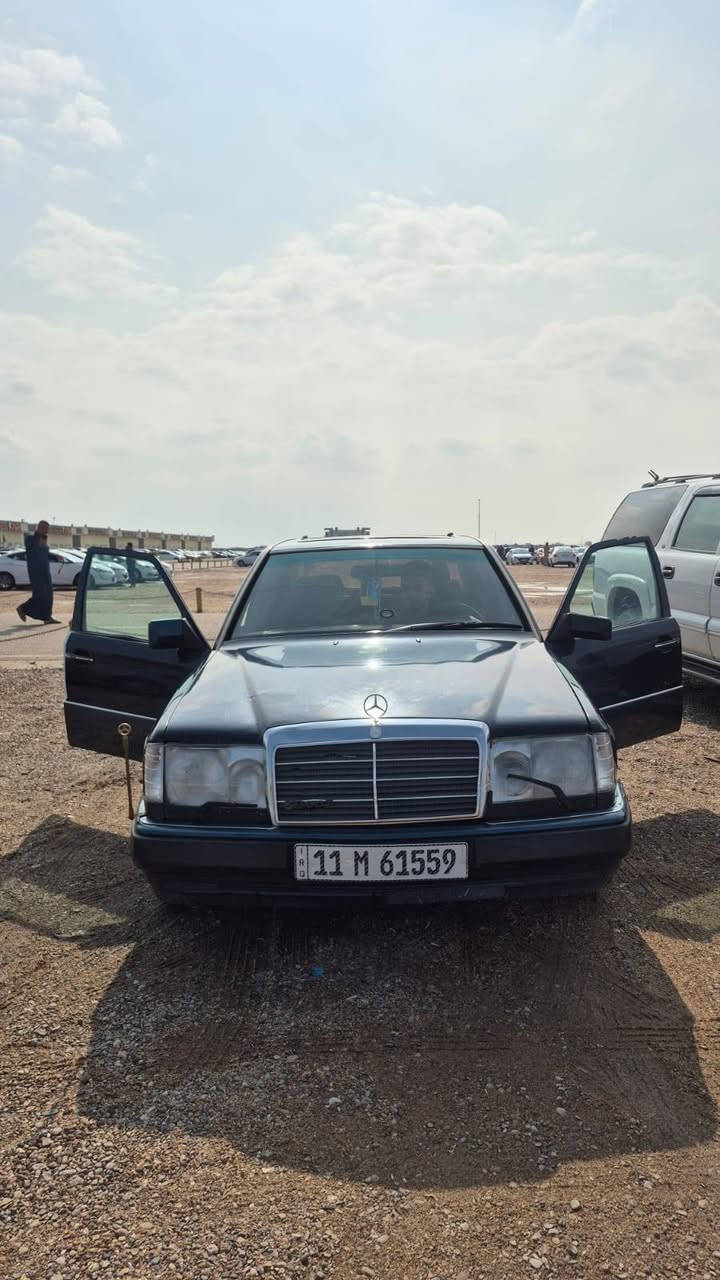 مارسدس دب
مديل ١٩٩٢
رقم انكليزي
بأسمي سنويه لل٣٠
مكينه جديده كير حداده تبريد كمبريسر جدبد ومن  ضربه مكفوله تخم تاير
باتري جديد
غرفه جديده
لايت زنون
اشاير لد
سياره جدن نضيفه
***********
السعر ٦٨ البصرة, العراق
